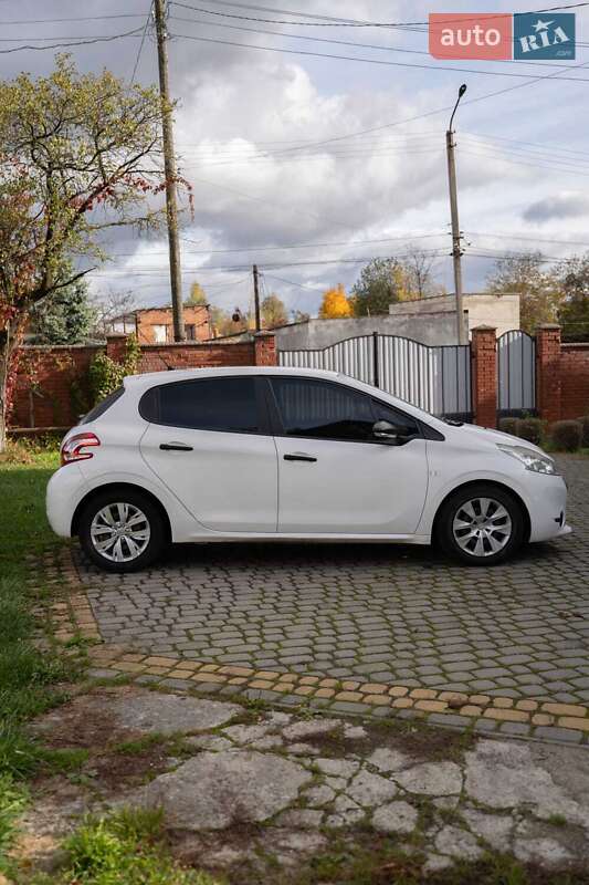 Хэтчбек Peugeot 208 2013 в Бориславе