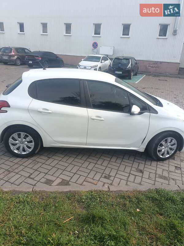 Хэтчбек Peugeot 208 2017 в Львове