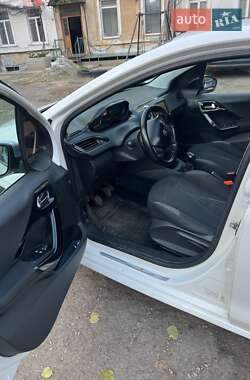 Хэтчбек Peugeot 208 2013 в 