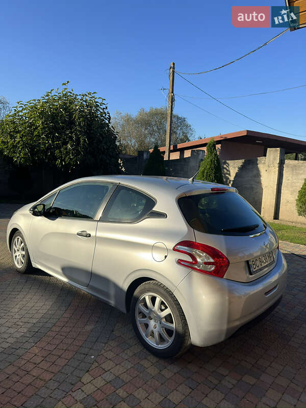 Хетчбек Peugeot 208 2013 в Львові фото 7 Хетчбек Peugeot 208 2013 в Львові