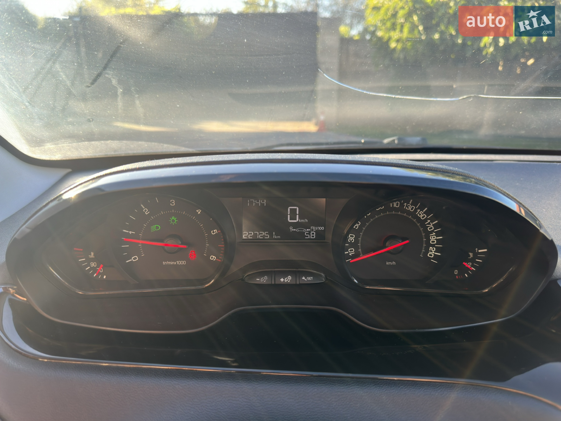2013 Peugeot 208 - мініатюра 10