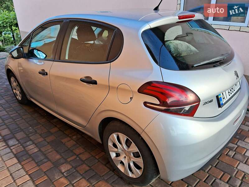 Хэтчбек Peugeot 208 2015 в Фастове