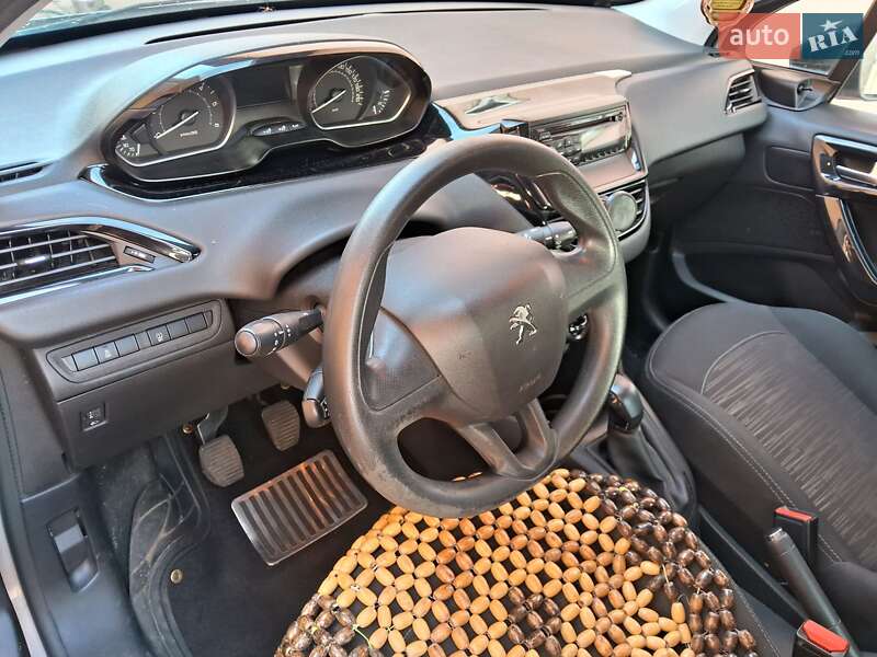 Хэтчбек Peugeot 208 2015 в Фастове