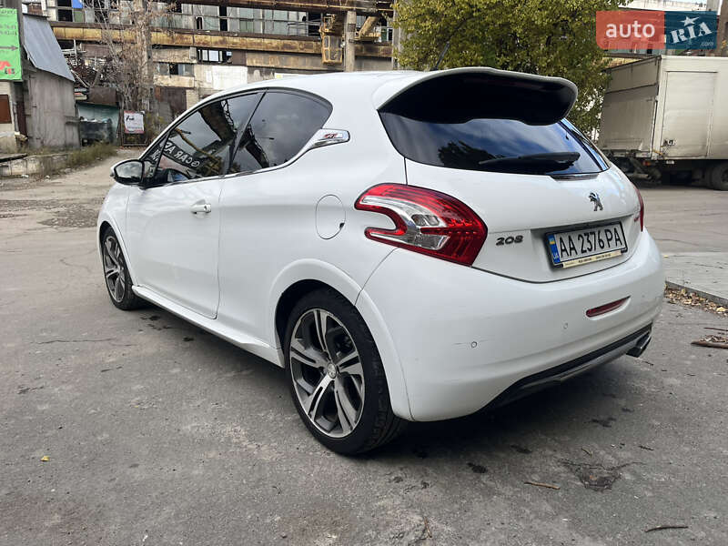Хэтчбек Peugeot 208 2013 в Киеве
