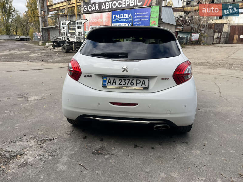 Хэтчбек Peugeot 208 2013 в Киеве