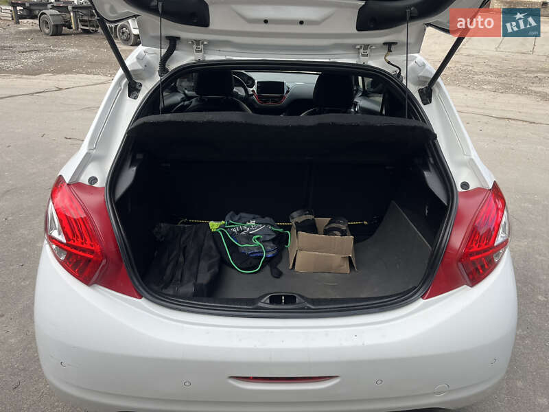 Хэтчбек Peugeot 208 2013 в Киеве