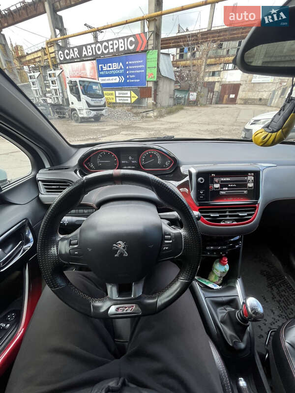Хэтчбек Peugeot 208 2013 в Киеве