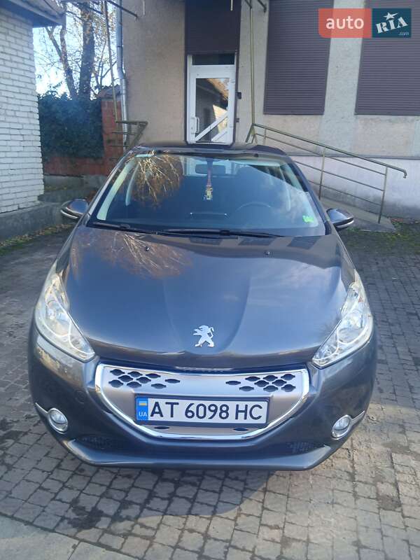 Хэтчбек Peugeot 208 2013 в Калуше