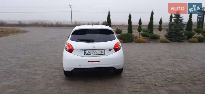 Хэтчбек Peugeot 208 2012 в Брошневе-Осаде