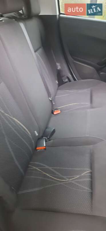 Хэтчбек Peugeot 208 2012 в Брошневе-Осаде