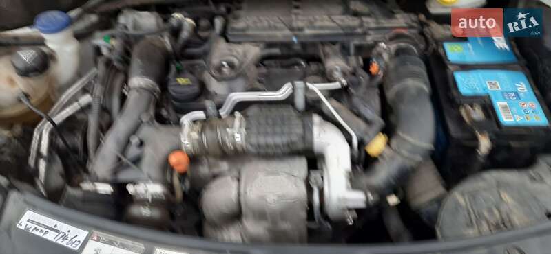 Хэтчбек Peugeot 208 2012 в Брошневе-Осаде