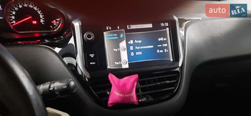 Хэтчбек Peugeot 208 2012 в Брошневе-Осаде