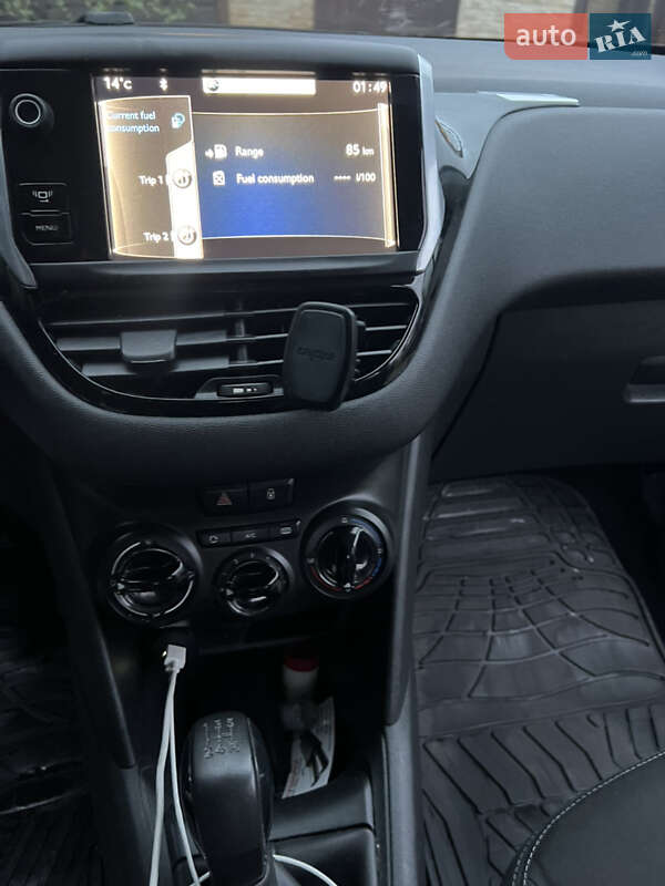 Хэтчбек Peugeot 208 2012 в Киеве