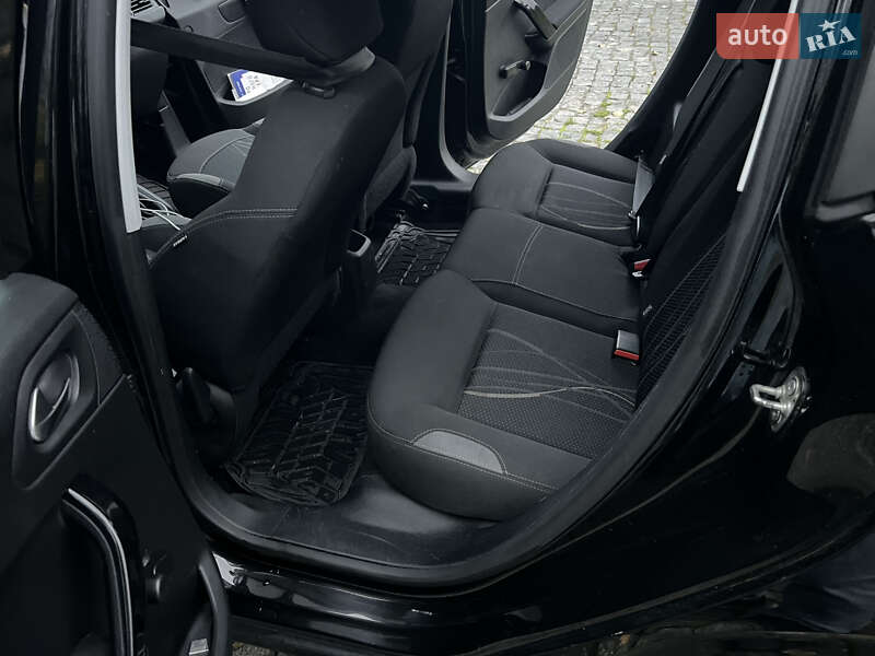 Хэтчбек Peugeot 208 2012 в Киеве