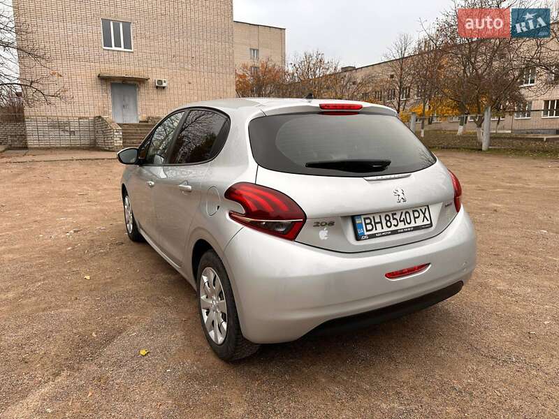 Хетчбек Peugeot 208 2017 в Южноукраїнську
