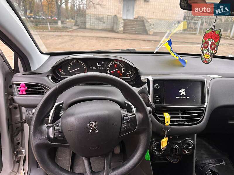 Хетчбек Peugeot 208 2017 в Южноукраїнську