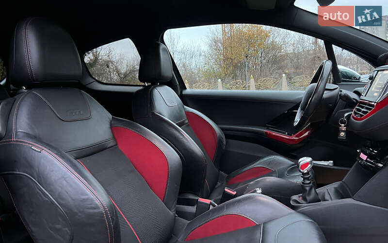 Хэтчбек Peugeot 208 2013 в Львове