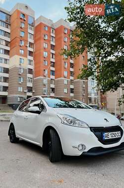 Хетчбек Peugeot 208 2013 в Дніпрі