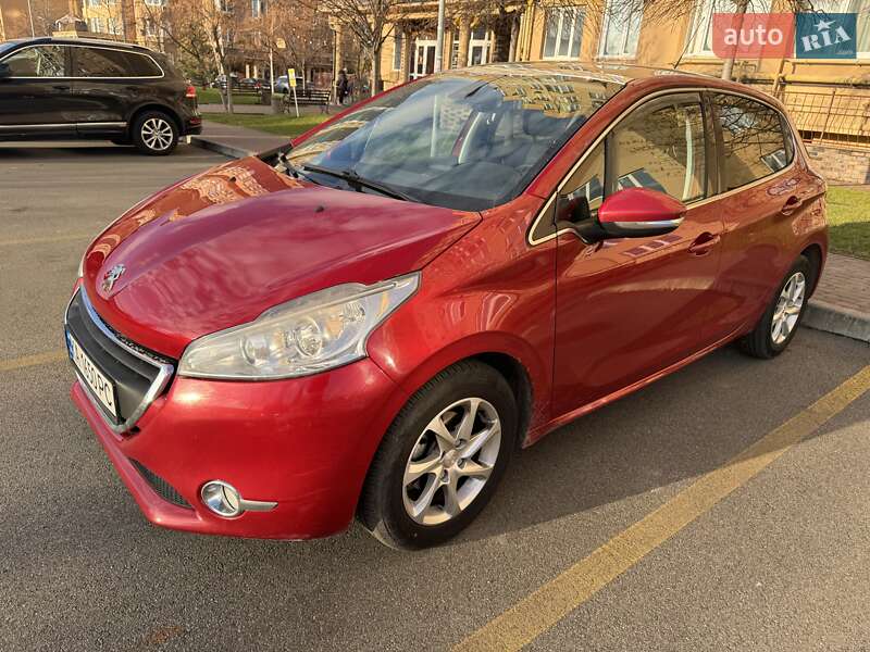 Хэтчбек Peugeot 208 2014 в Киеве