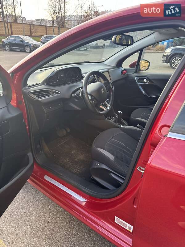 Хэтчбек Peugeot 208 2014 в Киеве