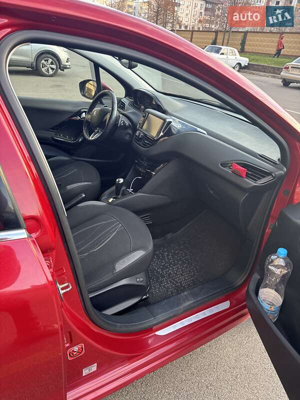 Хэтчбек Peugeot 208 2014 в Киеве