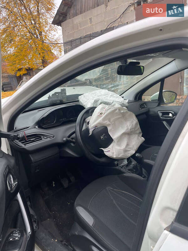 Хэтчбек Peugeot 208 2013 в Харькове