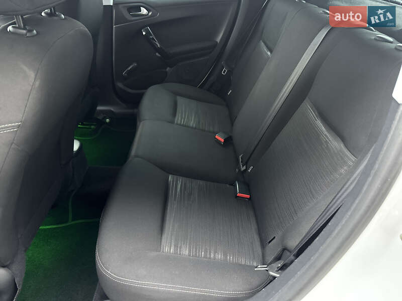 Хэтчбек Peugeot 208 2013 в Днепре