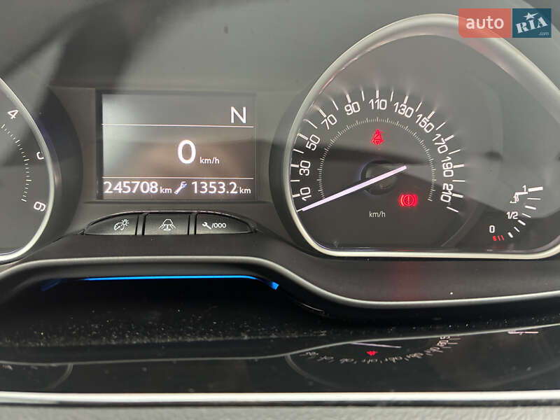 Хэтчбек Peugeot 208 2013 в Чернигове фото 9 Хэтчбек Peugeot 208 2013 в Чернигове