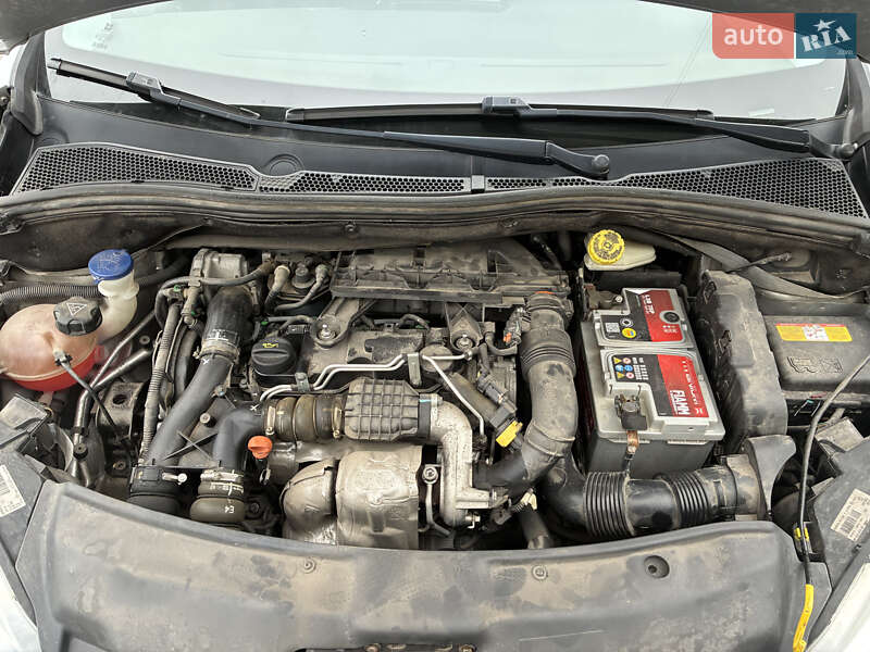 Хэтчбек Peugeot 208 2013 в Чернигове фото 14 Хэтчбек Peugeot 208 2013 в Чернигове