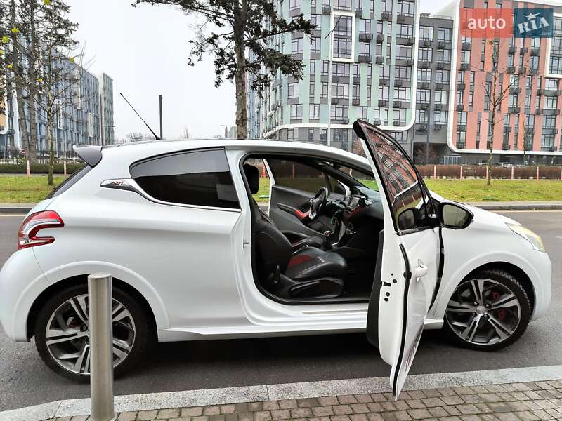 Хэтчбек Peugeot 208 2013 в Киеве фото 27 Хэтчбек Peugeot 208 2013 в Киеве