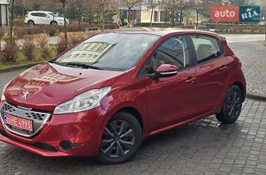 Хетчбек Peugeot 208 2012 в Івано-Франківську