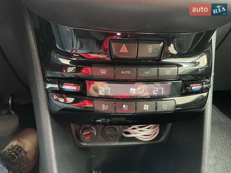 Хетчбек Peugeot 208 2014 в Києві