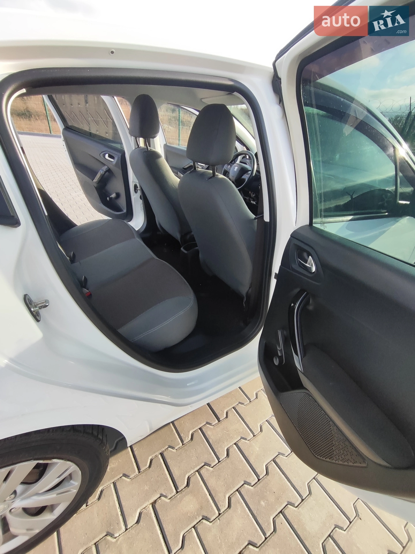 2013 Peugeot 208 - мініатюра 15