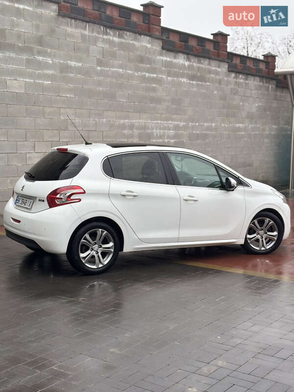 Хэтчбек Peugeot 208 2014 в Ровно