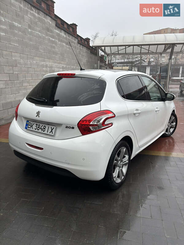 Хэтчбек Peugeot 208 2014 в Ровно