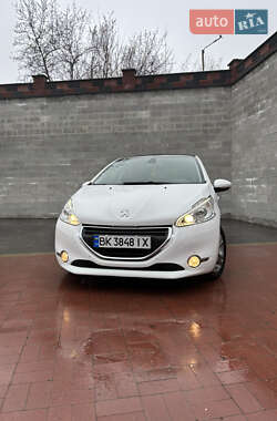 Хэтчбек Peugeot 208 2014 в Ровно