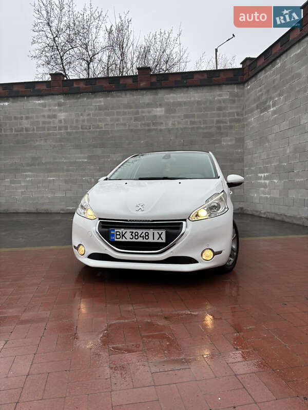 Хэтчбек Peugeot 208 2014 в Ровно