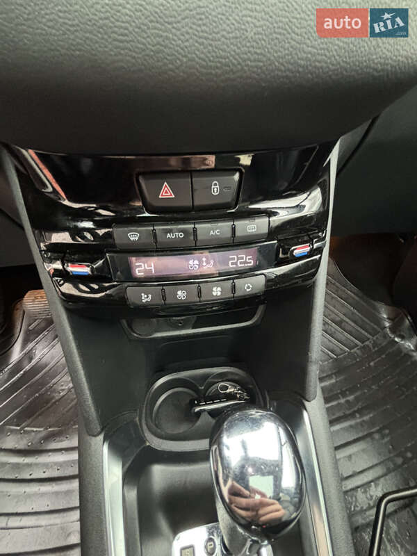 Хэтчбек Peugeot 208 2014 в Ровно