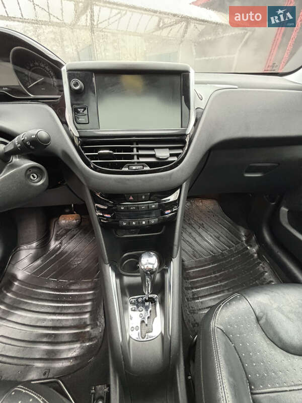 Хэтчбек Peugeot 208 2014 в Ровно
