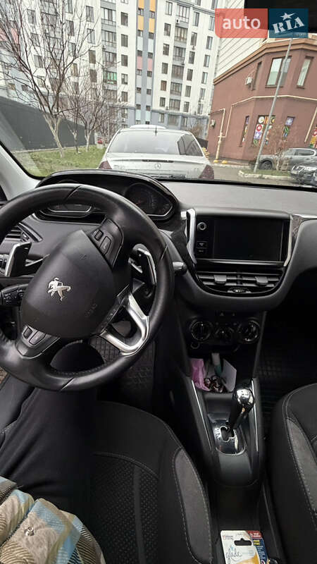 Хетчбек Peugeot 208 2013 в Києві фото 8 Хетчбек Peugeot 208 2013 в Києві