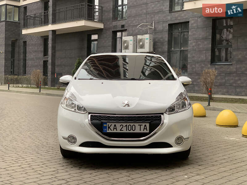 Хетчбек Peugeot 208 2014 в Броварах