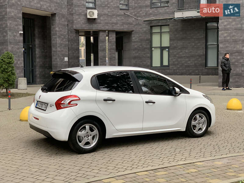 Хетчбек Peugeot 208 2014 в Броварах