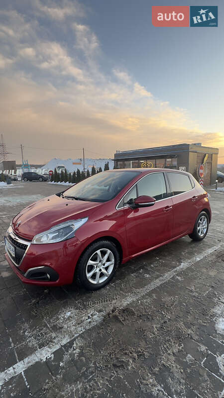 Хетчбек Peugeot 208 2017 в Ірпені