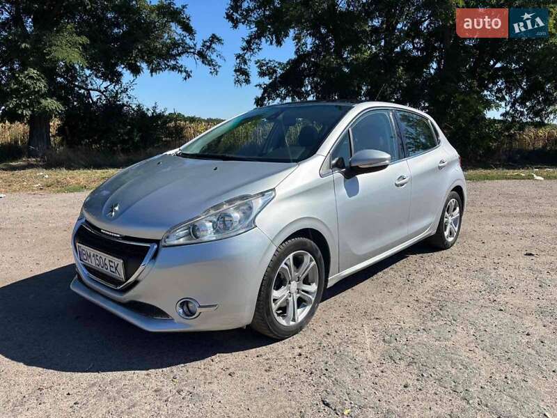 Хэтчбек Peugeot 208 2012 в Савинцах