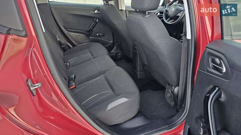 Хэтчбек Peugeot 208 2012 в Ивано-Франковске