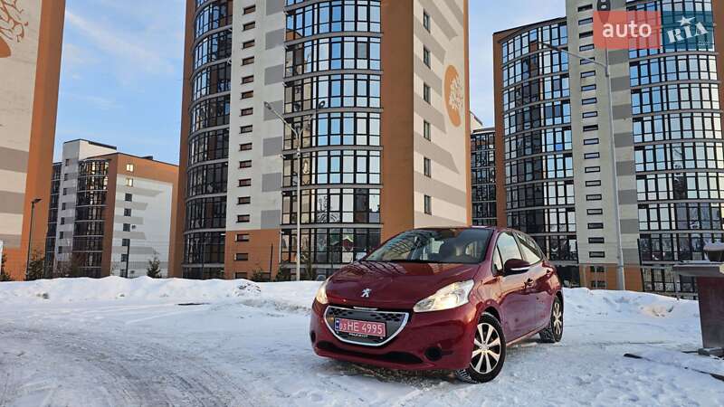 Хэтчбек Peugeot 208 2012 в Ивано-Франковске