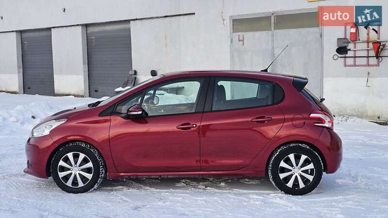 Хэтчбек Peugeot 208 2012 в Ивано-Франковске