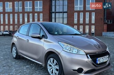 Хетчбек Peugeot 208 2015 в Дніпрі