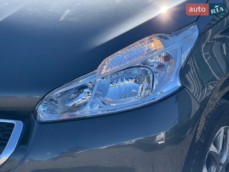 Хэтчбек Peugeot 208 2012 в Виннице