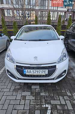 Хэтчбек Peugeot 208 2016 в Киеве